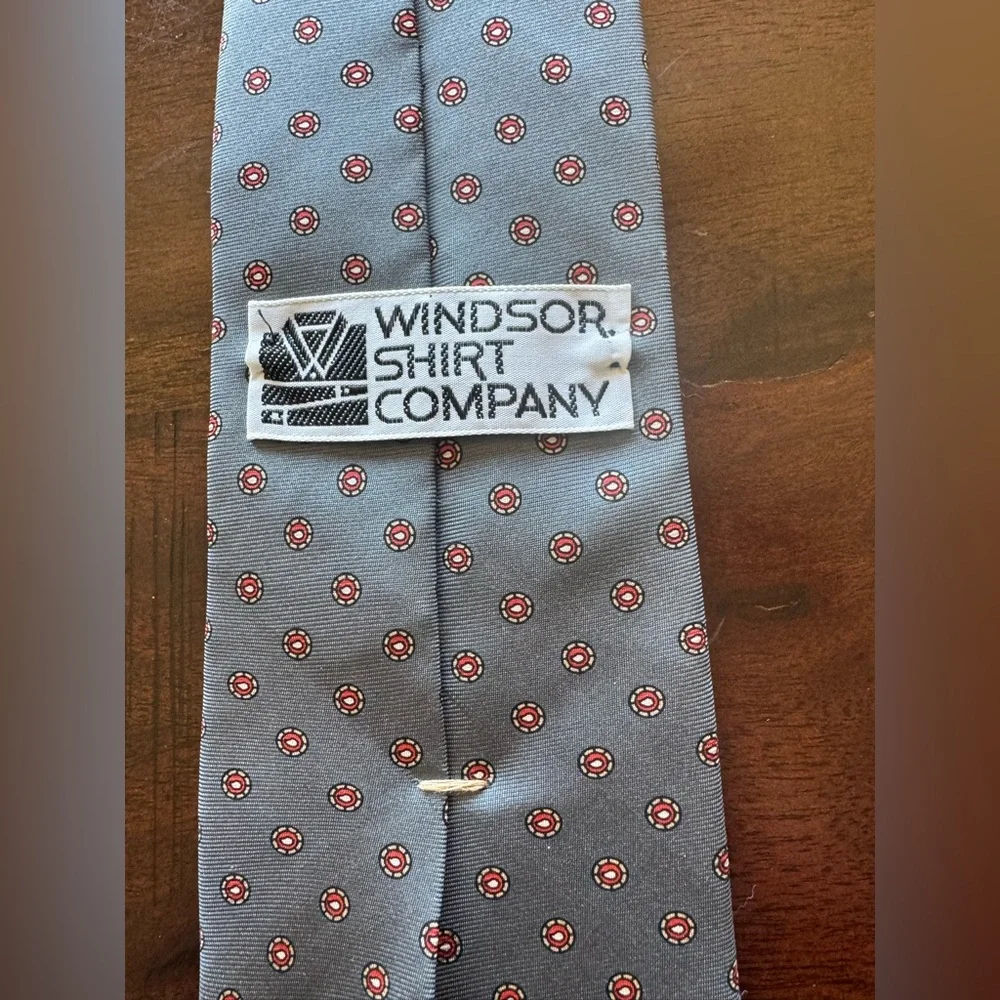 Vintage 1990s Windsor Shirt Company Silk Tie Gray Red Circle Pattern